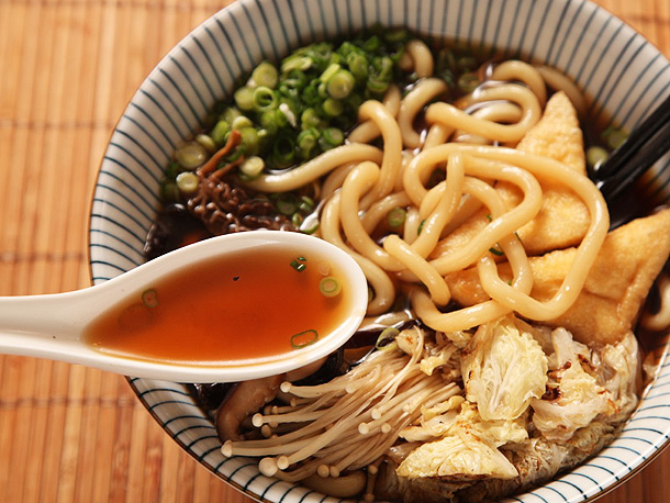 How to Eat Udon? 